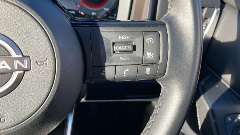 Nissan Qashqai 1.3 DiG-T MH N-Connecta 5dr Petrol Hatchback